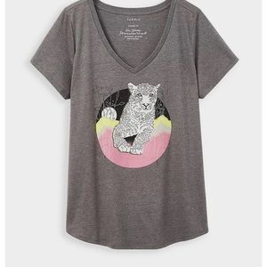 Torrid gray leopard v neck cheetah tee. Size 2. Nwot